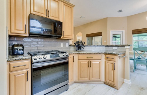 Spring House | Furnished 3 bed 2 bath w/screened porch 5 minutes from I-45 20 Mints. to IAH