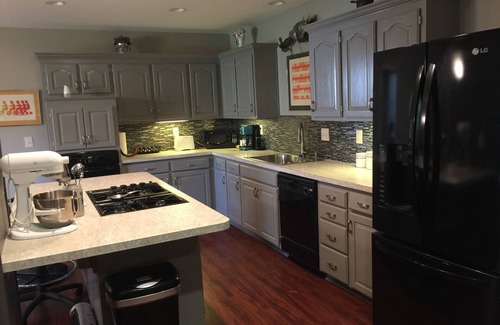 Lenexa Apartment | Furnished Apartment In Quiet Tree-Filled Lenexa Neighborhood