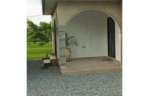 Winneba House | Furnished Apartment with a Spacious Garden