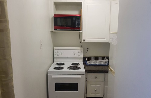Garden District Apartment | Furnished bachelor studio near Dundas/College Station, Toronto Metropolitan Uni.