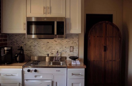 Hollywood Apartment | Furnished Bachelor in Hollywood