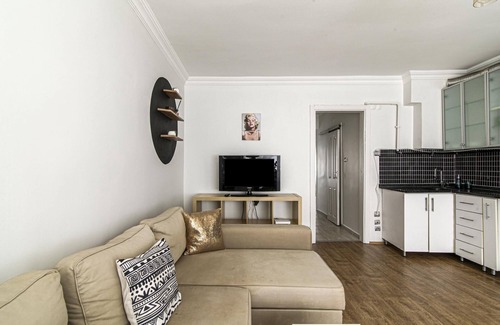 Besiktas Apartment | Furnished Bright and Chic Flat in Besiktas