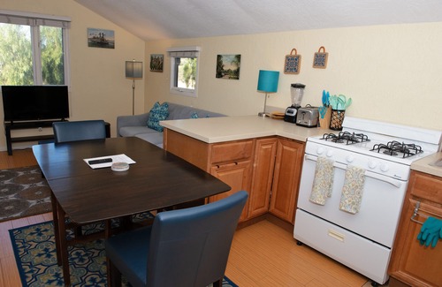 Middletown Apartment | Furnished Bright Quiet Studio Flat In Mission Hills (SD)