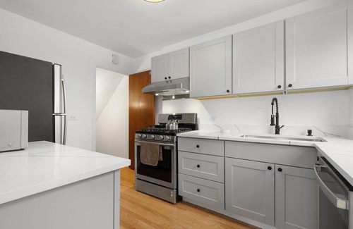 Oak Park House | Furnished Charming 2-bedroom 1.5 bath townhome with WiFi, AC in River Forest