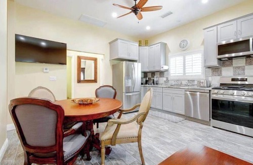 Chatsworth House | Furnished Cottage, Los Angeles California