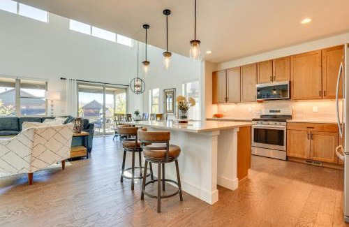 Grand Elk Ranch House | Furnished Deck and Hot Tub Chic Granby Home!