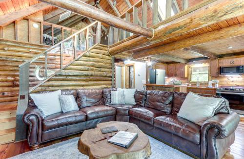 Fairland House | Furnished Deck and Lake Access Fairland Log Cabin
