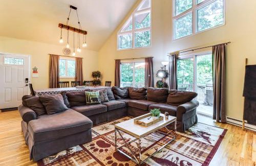 Albrightsville House | Furnished Deck and Fire Pit Poconos Outdoorsy Gem