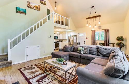 Albrightsville House | Furnished Deck and Fire Pit Poconos Outdoorsy Gem