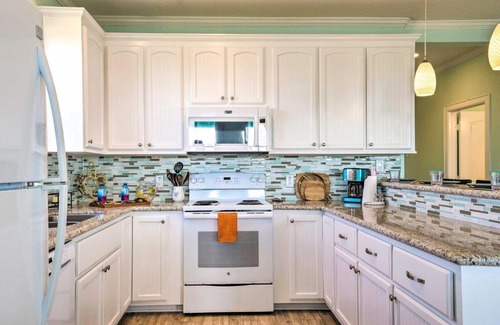 Surfside Beach House | Furnished Deck and Ocean Views Surfside Beach Home