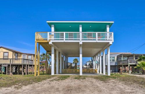 Surfside Beach House | Furnished Deck and Ocean Views Surfside Beach Home