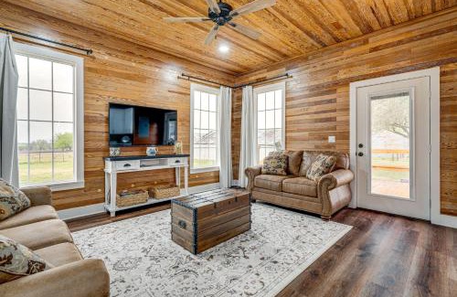 Schulenburg House | Furnished Deck and Views Rural Schulenburg Retreat