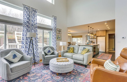 Castle Rock House | Furnished Deck, Mountain View: Castle Rock Home!
