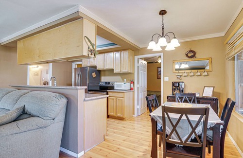 Mammoth Creek Cabin | Furnished Deck & Mountain Views: Panguitch Cabin