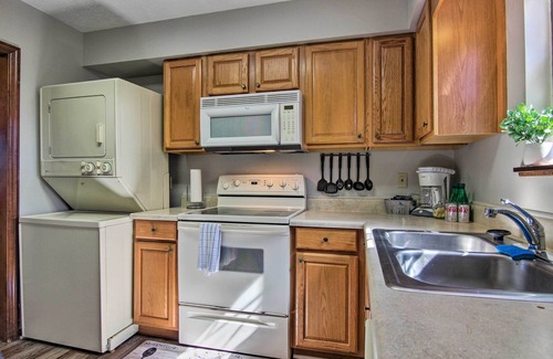 Burnsville Cabin | Furnished Deck + Mtn Views: Burnsville Cabin!