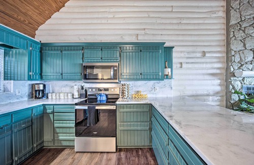 Gun Barrel City Cabin | Furnished Deck & Fire Pit: Gun Barrel City Home