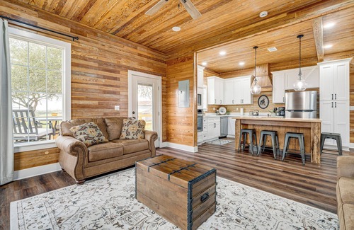 Schulenburg House | Furnished Deck + Views: Rural Schulenburg Retreat