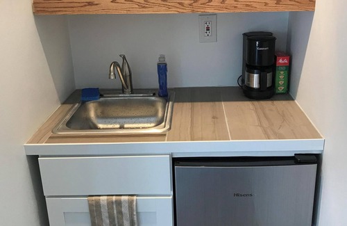 Bayview Apartment | Furnished detached garden cottage