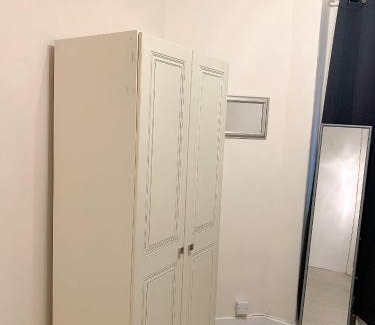 Johnstone Bed & Breakfast | Furnished double room