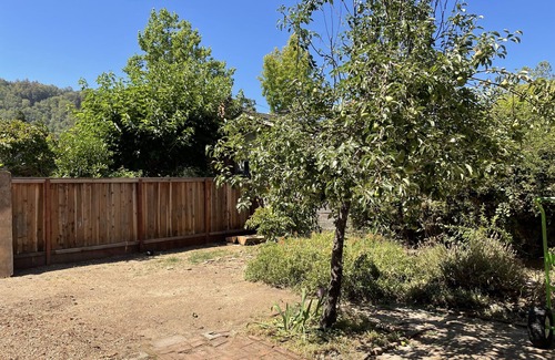 Fairfax Apartment | Furnished Fairfax Garden Apartment Close to town!