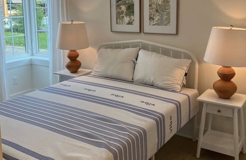 Parkersburg Apartment | Furnished fully renovated Art Deco Apt great for traveling nurses and doctors