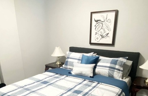 Central Erin Mills Apartment | Furnished & fully stocked 2 bed, 1 bath legal basement apartment in Erin Mills