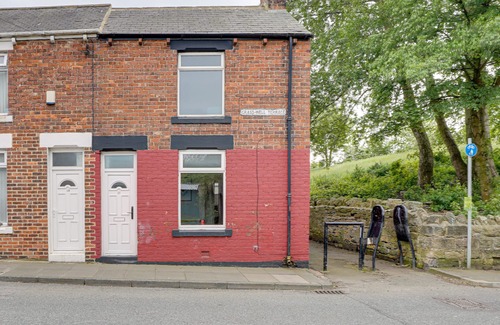 Newbottle House | Furnished house Free parking 6 Guest