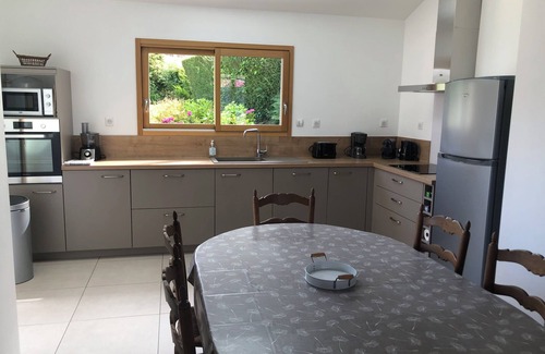 Biville-sur-Mer House | Furnished house with enclosed courtyard and large south-facing terrace,