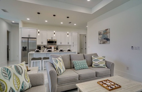Diplomat House | Furnished Lanai & Private Pool: Cape Coral Home