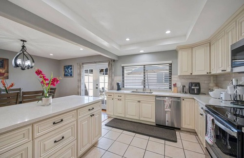 Cypress House | Furnished Midterm Rental | Townhome | City Center