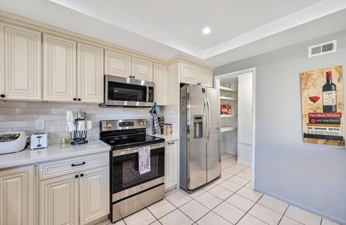 Cypress House | Furnished Midterm Rental | Townhome | City Center