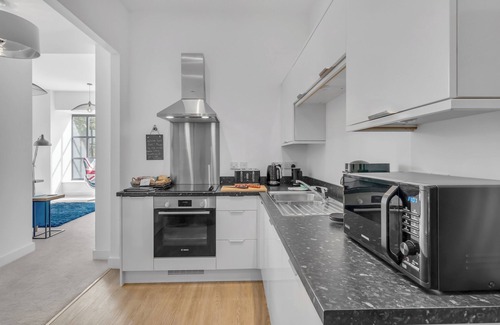 Norwich Apartment | Furnished Modern Flat Overlooking Norwich Castle