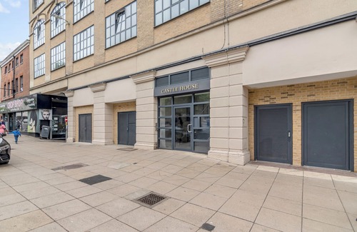 Norwich Apartment | Furnished Modern Flat Overlooking Norwich Castle