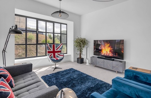 Norwich Apartment | Furnished Modern Flat Overlooking Norwich Castle
