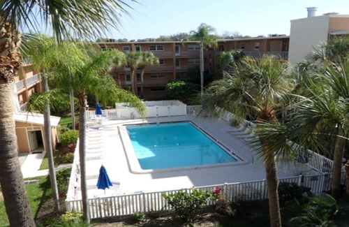 Largo Condo | Furnished One Bedroom Condo. Water View, Heated Pool,remodeled marble bathroom.