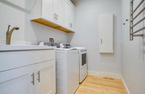 Centerville House | Furnished Patio Family-Friendly Cape Cod Home!