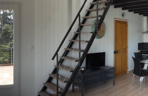 Orange Apartment | Furnished rental in the countryside 3km from orange city center, 20km from avignon