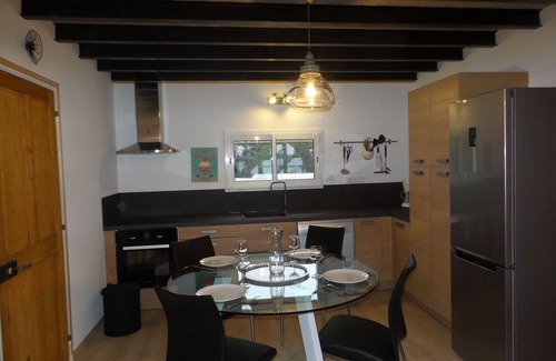 Orange Apartment | Furnished rental in the countryside 3km from orange city center, 20km from avignon