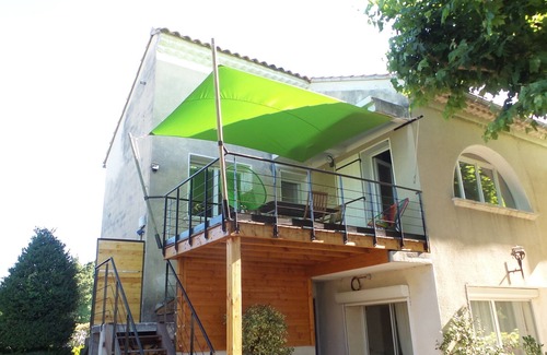 Orange Apartment | Furnished rental in the countryside 3km from orange city center, 20km from avignon