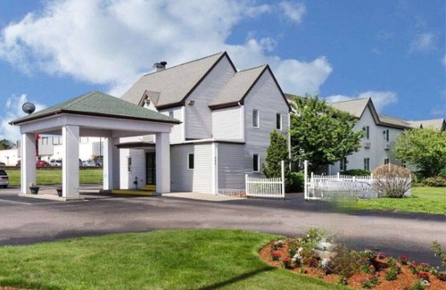 Marlborough House | Furnished Residences at Solomon Pond