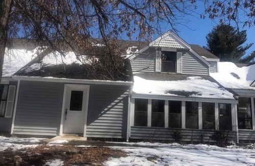 Moodys Apartment | Furnished Short Term Coziness For Travelers