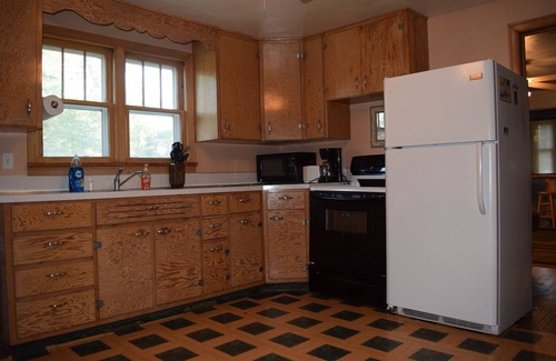 Ashley House | Furnished & Stocked like an Extended Stay Hotel - Family & Pet Friendly