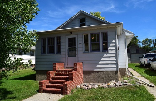 Ashley House | Furnished & Stocked like an Extended Stay Hotel - Family & Pet Friendly
