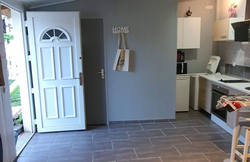 Puiseux-en-France Apartment | Furnished studio 10 minutes from Parc Astérix by car.