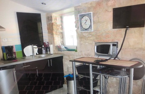 Geay Apartment | FURNISHED STUDIO IN CHARMING GITE
