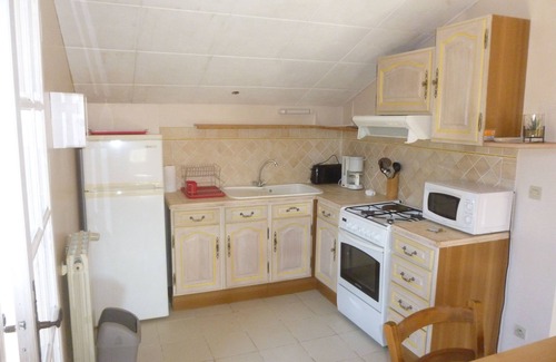Lagnes Apartment | furnished studio overlooking the luberon