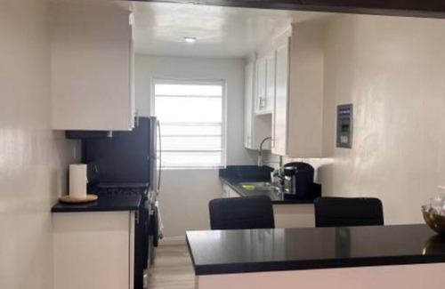 Hollywood House | FURNISHED STUDIO @ PRIME HOLLYWOOD -HOLLYWOOD