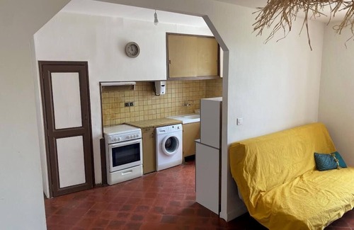 Saint-Mitre House | Furnished T2, quiet, sunny, 55m2, parking, pets welcome,