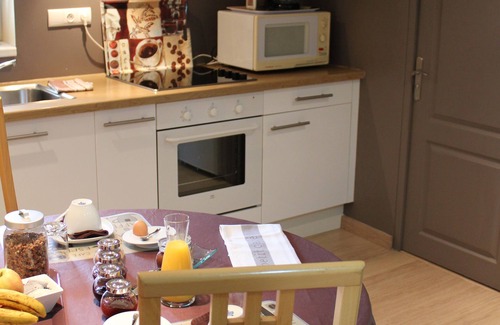 Canardiere Est Apartment | Furnished tourism 2 bedrooms with garden