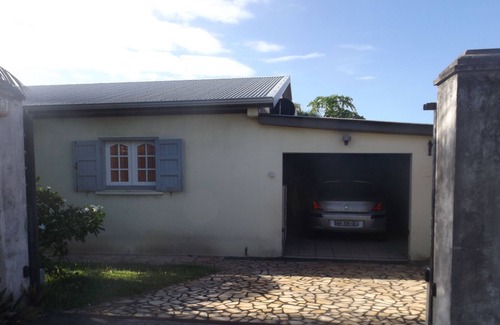 Saint-Andre Hotel | Furnished villa with garden and trees, near the Indian Ocean with Jacuzzi